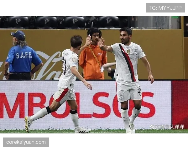 京多安回撤接应主导进攻，近期连续关键战成曼城中场枢纽